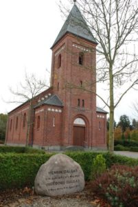 Henrik Dalgas`s gravsted foran Ilskov kirke