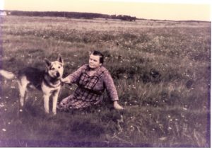 "Bette Sine" fotograferet med Hund