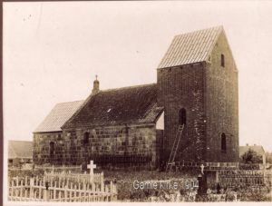 Den gamle kirke blev efterhånden for lille til den stigende befolkning. Med et antal siddepladser på omkring 4oo i den nye, var der tale om en fordobling. Omtalte syn fra 1731 tyder på stor forsømmelse, men efterhånden blev det befolkningen, der selv måtte holde kirkene, hvilket har givet betydelig fremgang